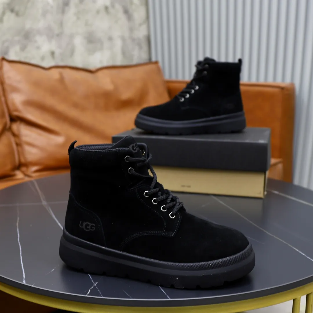 Ex-factory price: 580💰Thick wool imported from Australia Brand: UGG genuine purchase Size: 39-44 (45 customized) Grade: Official website 1:1 Material: First layer of genuine leather waterproof and antifreeze upper Real wool lining Original non-slip and wear-resistant outsole Style category: Men's casual shoes Trendy style Comfortable on the feet Color: Official website color synchronization